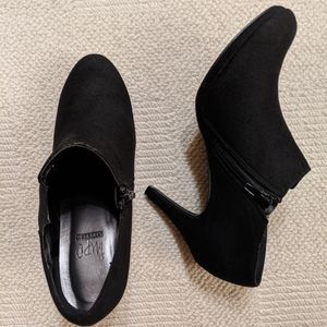 Black High Heel Zip-Up Shoes